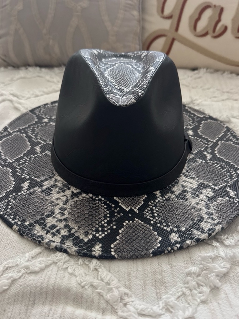 Stylish Black & Gray Faux Snakeskin Fedora Hat